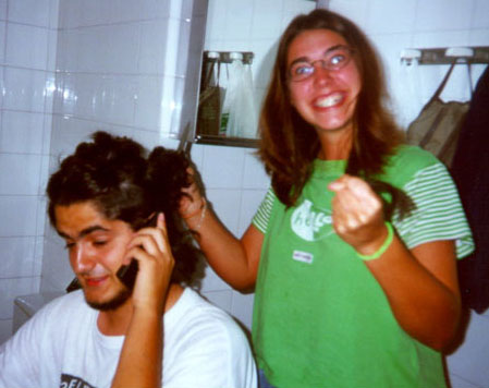 Beatriz en plan sádico asesinando mi pelo